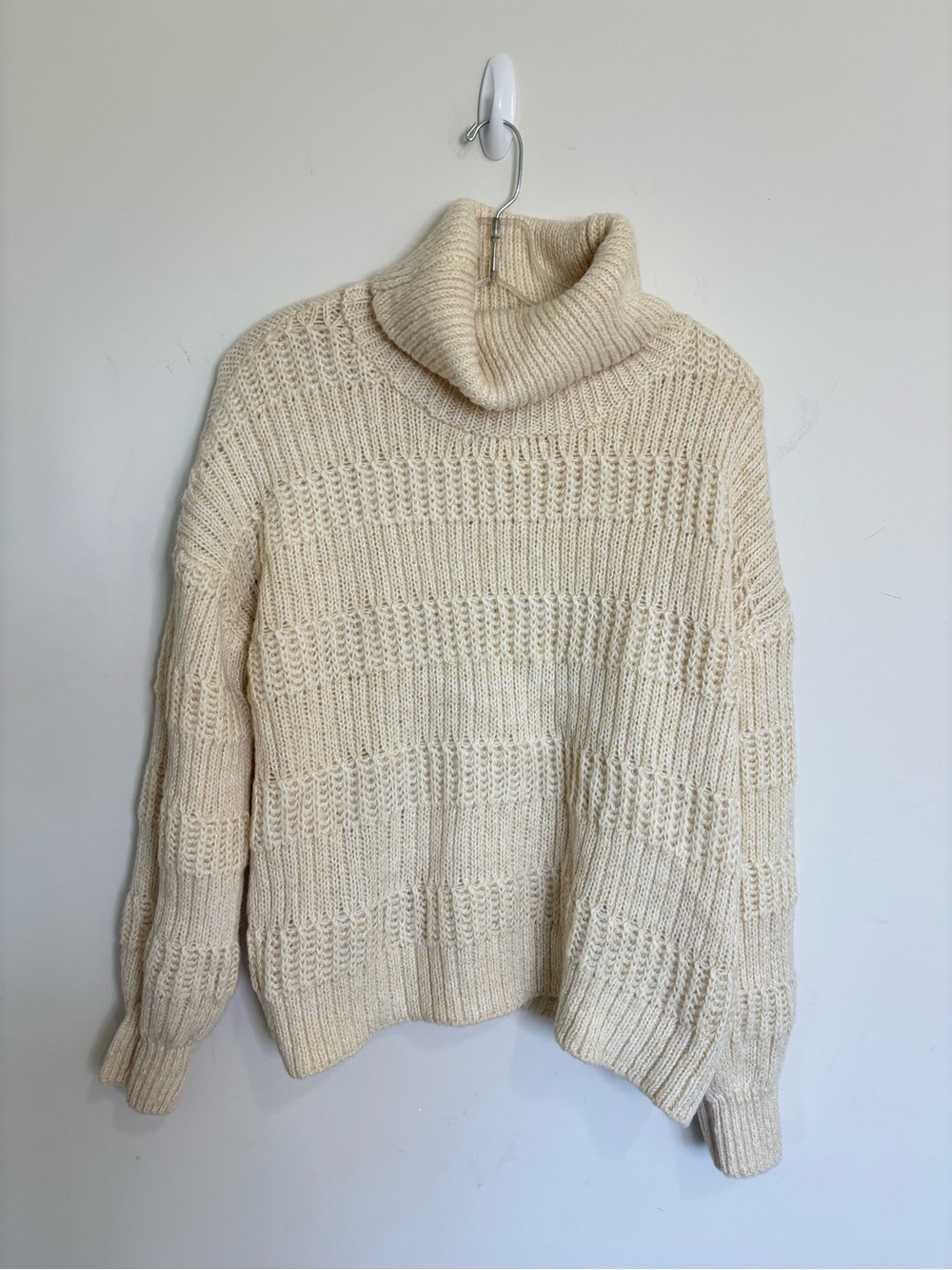 99 Jane Street Slouchy Cozy Cream Turtleneck Soft Knit Sweater Glittery Large